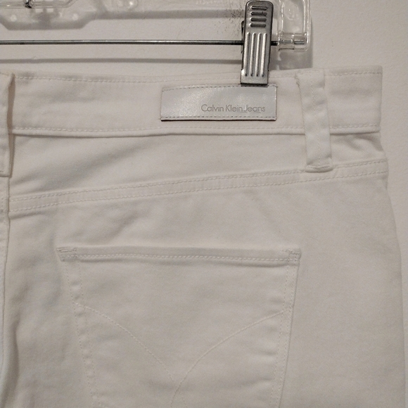 Calvin Klein - White Modern Casual Jean Shorts - Picture 10 of 15